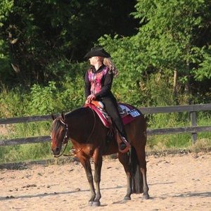 Meet your Posher, Rayna